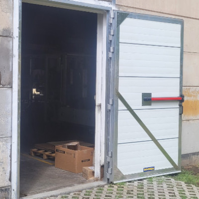 Stalen + aluminium deuren - Stalen en alu deuren  op maat, dockshelters en dock levellers