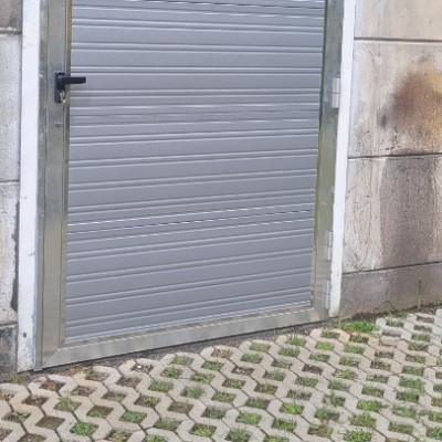 Stalen + aluminium deuren - Stalen en alu deuren  op maat, dockshelters en dock levellers